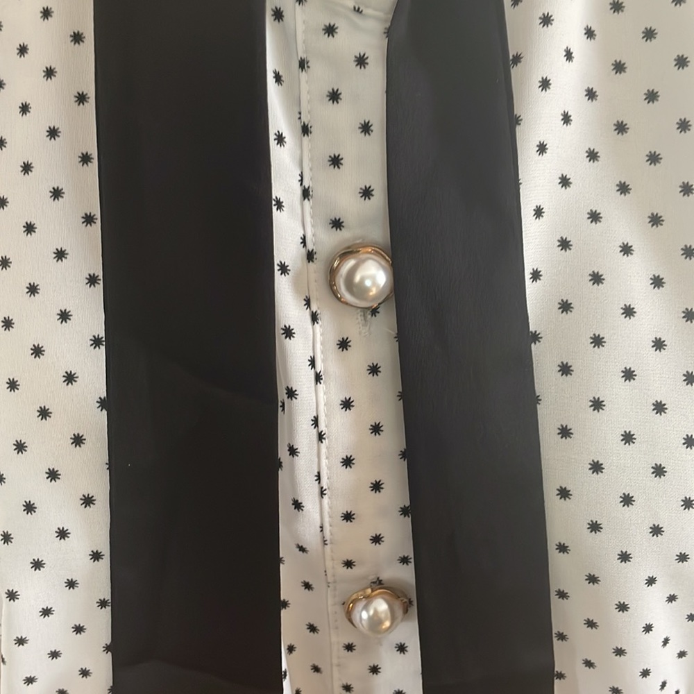 Bow tie blouse with a polka dot and flower design - Picture 5 of 8